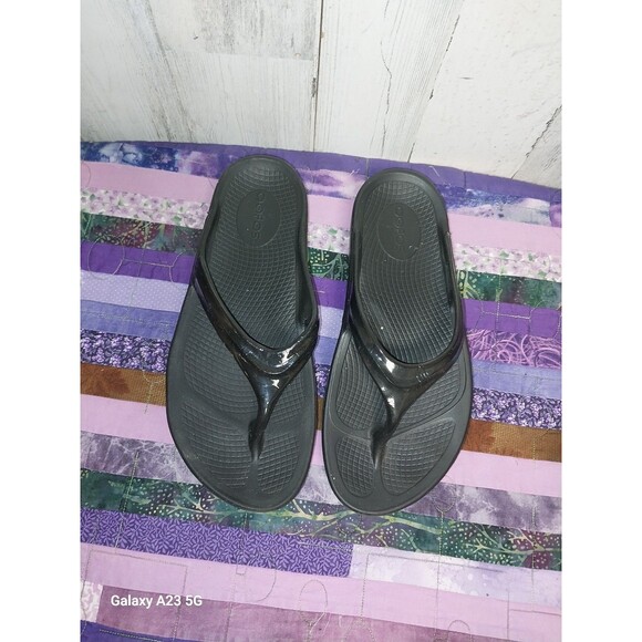 OOFOS OOlala Women's Sandal Size 8 US Luxe Flip Flop Recovery Sports Black Foam - Picture 2 of 7